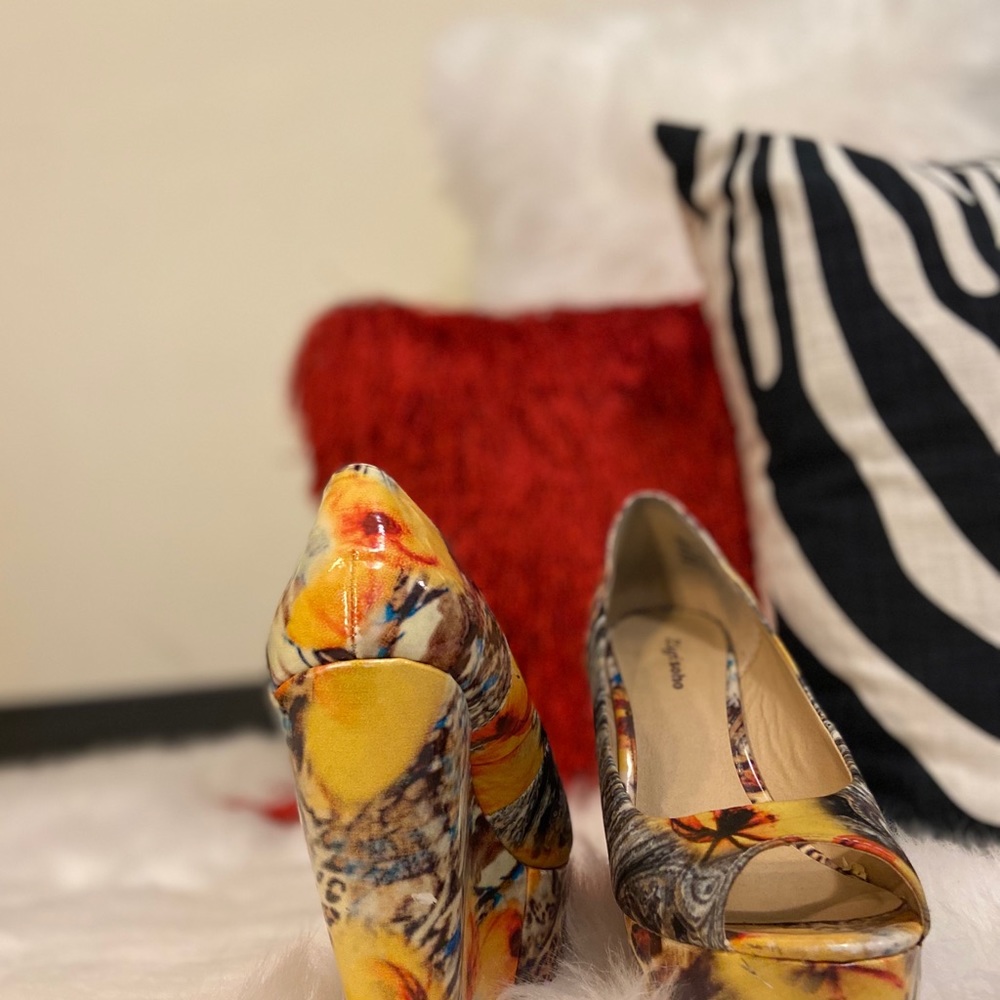 Shoe - Picture 4 of 5